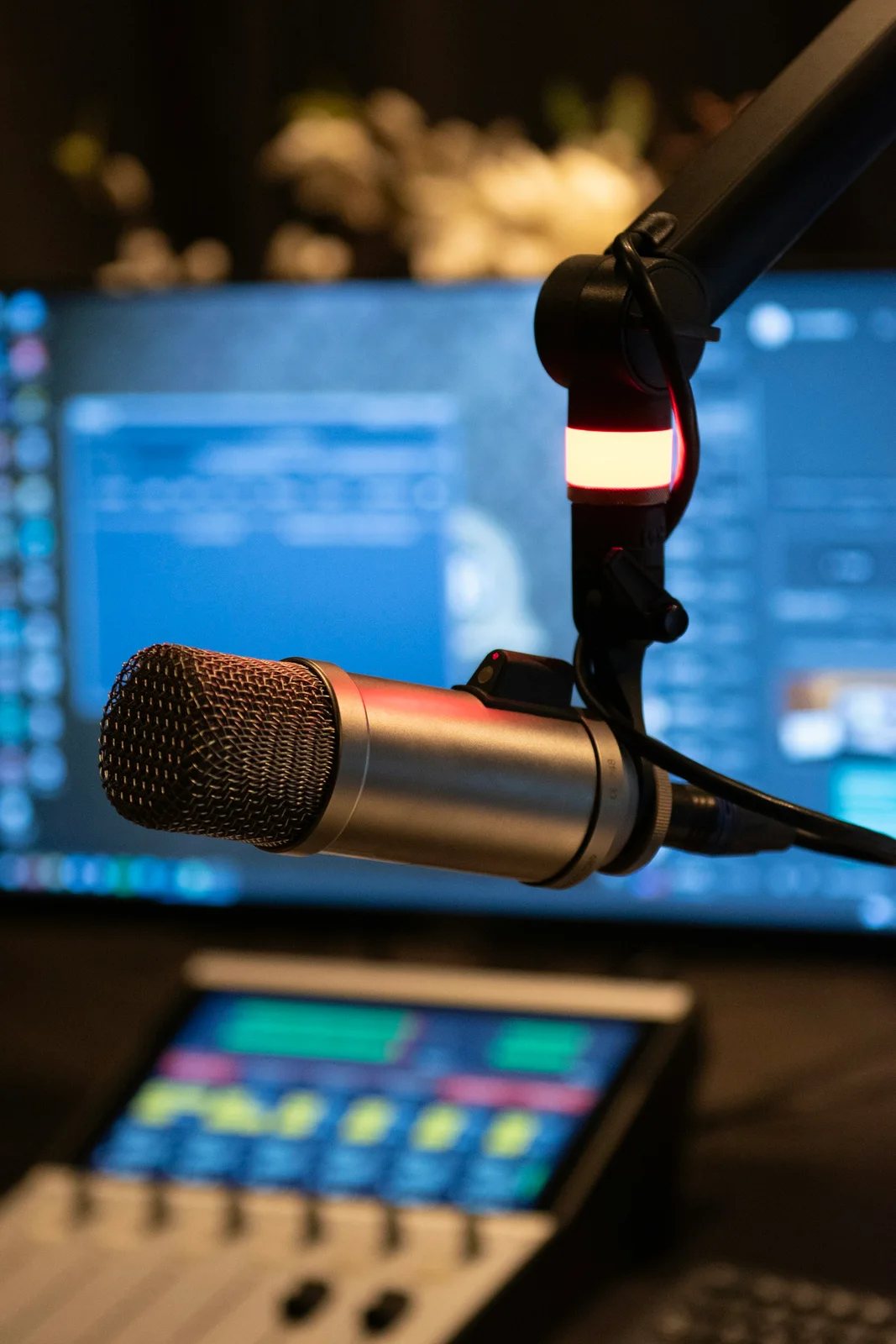 Microphone in front of a laptop